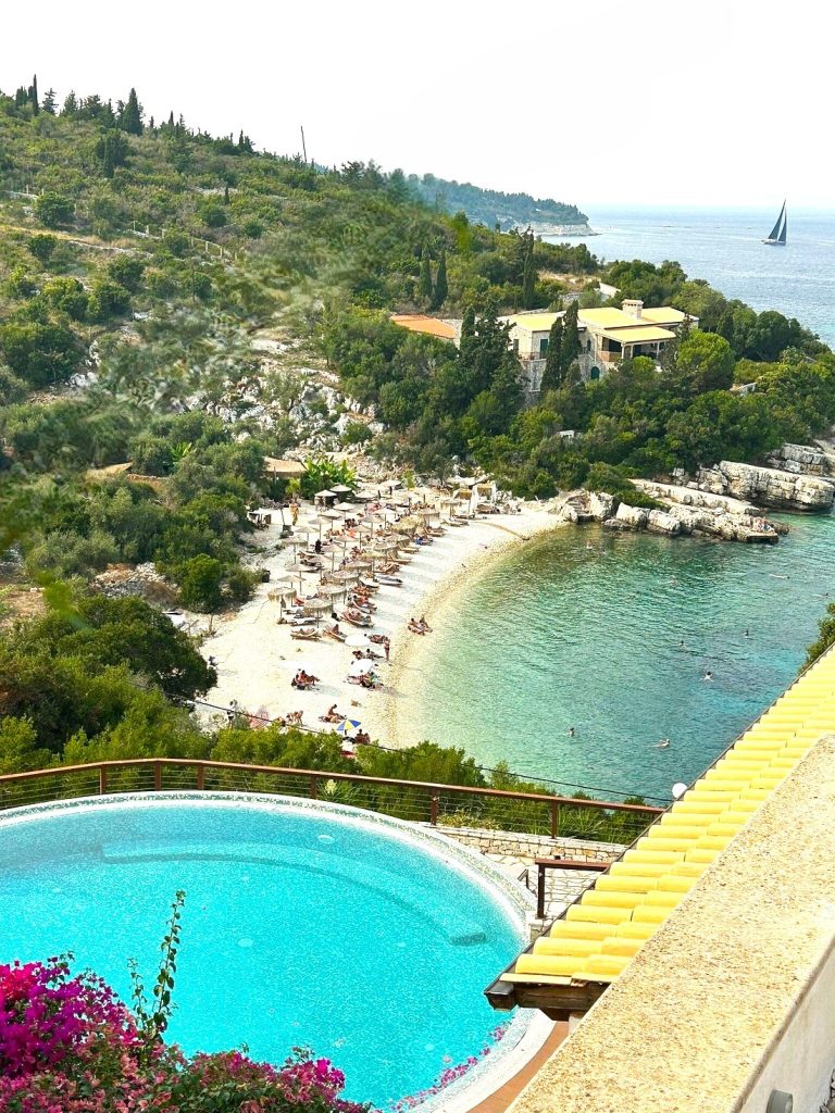 Kaki Lagada Beach paxos
